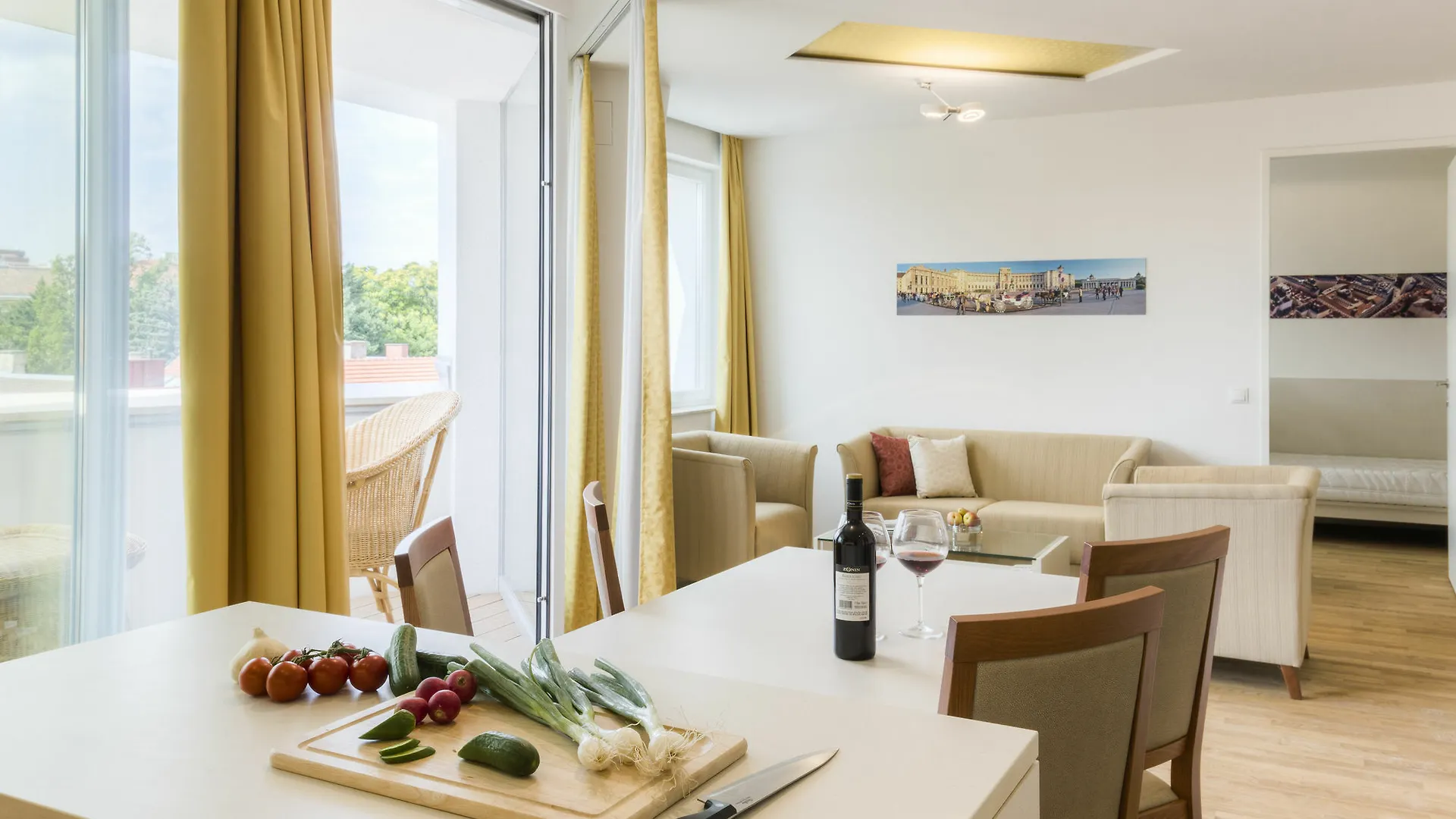 Vienna Grand Apartments Danube 0*,