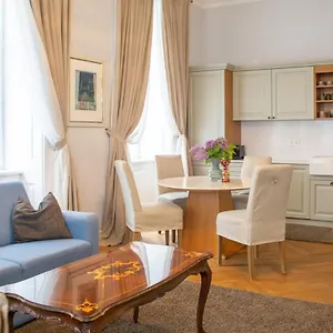 Stilvolles In Zentraler Lage Apartment