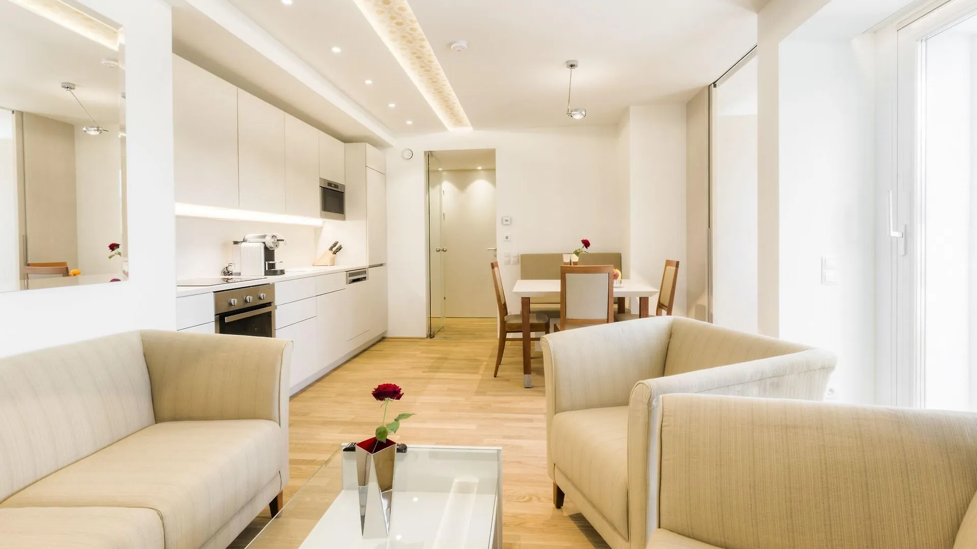 Vienna Grand Apartments Danube 0*,